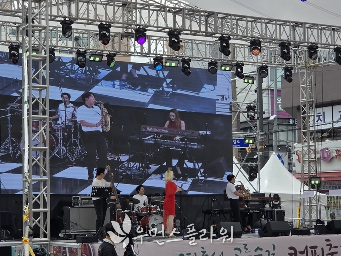 축하 공연. 박종미 기자 